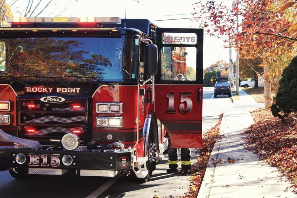 Brush Fire: E-15 arrives and assist E-17

2024. (Photo not mine)